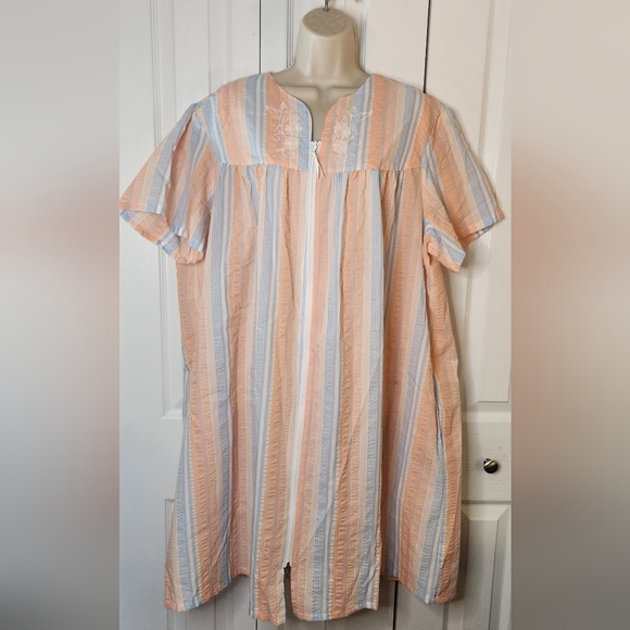croft & barrow Other - Croft & Barrow 1x zip up night gown house cost duster robe plus size pink blue